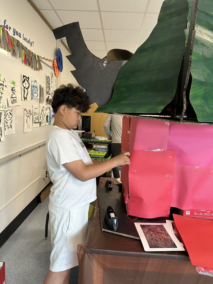 Ancient China museum preparations are underway! <a href="/JerichoMS/">Jericho MS</a> <a href="/saraballute/">Sara Ballute-Scianablo</a> <a href="/jamie_hermel/">Jamie Hermel</a> <a href="/ELALead/">Transform</a> <a href="/esundb/">eric sundberg</a>