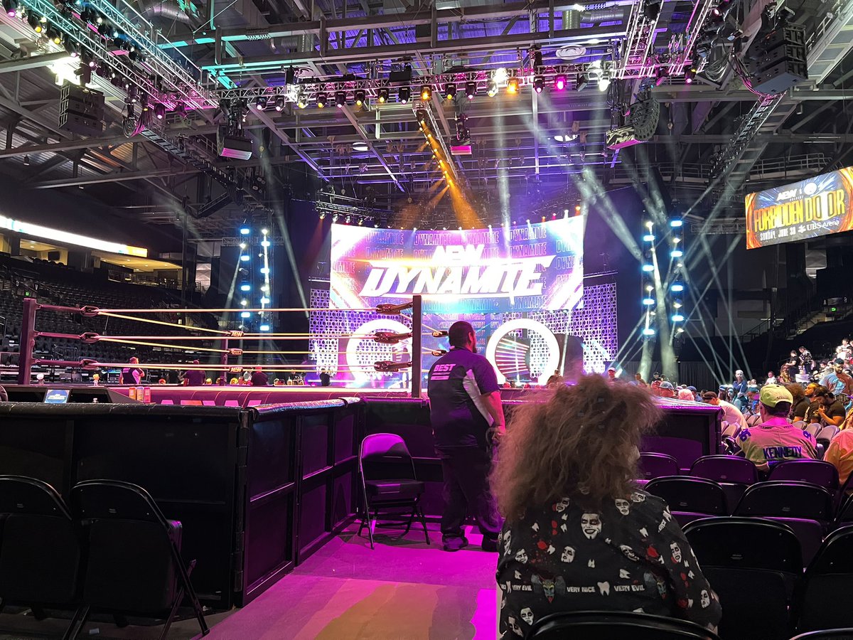 Mister4thRow's tweet image. A little off on being in MY row! 

Who do I need to talk to about this?!

@TableShow #TweetTheTable #ThreadTheWrapup