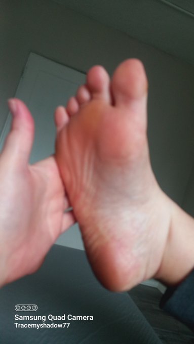 You get THIS  feet pic today to slobber over from afar feet worshippers 💦💥💫👋🏻 Why did you easily silent<a href="/tag/feetlovers"class="tags"><span>#feetlovers</span></a>
