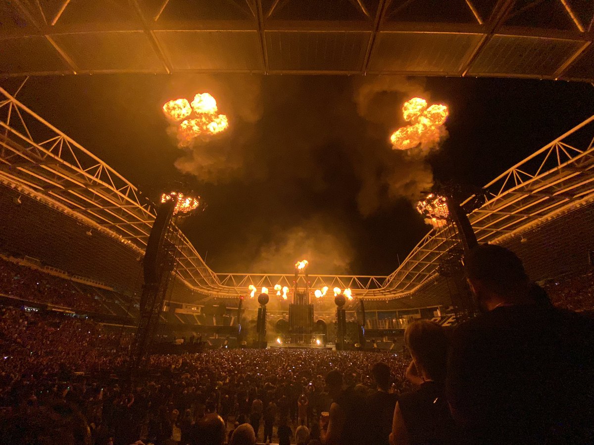 raulpoch's tweet photo. Ha sido un conciertazo https://t.co/WGbfrNmFAa