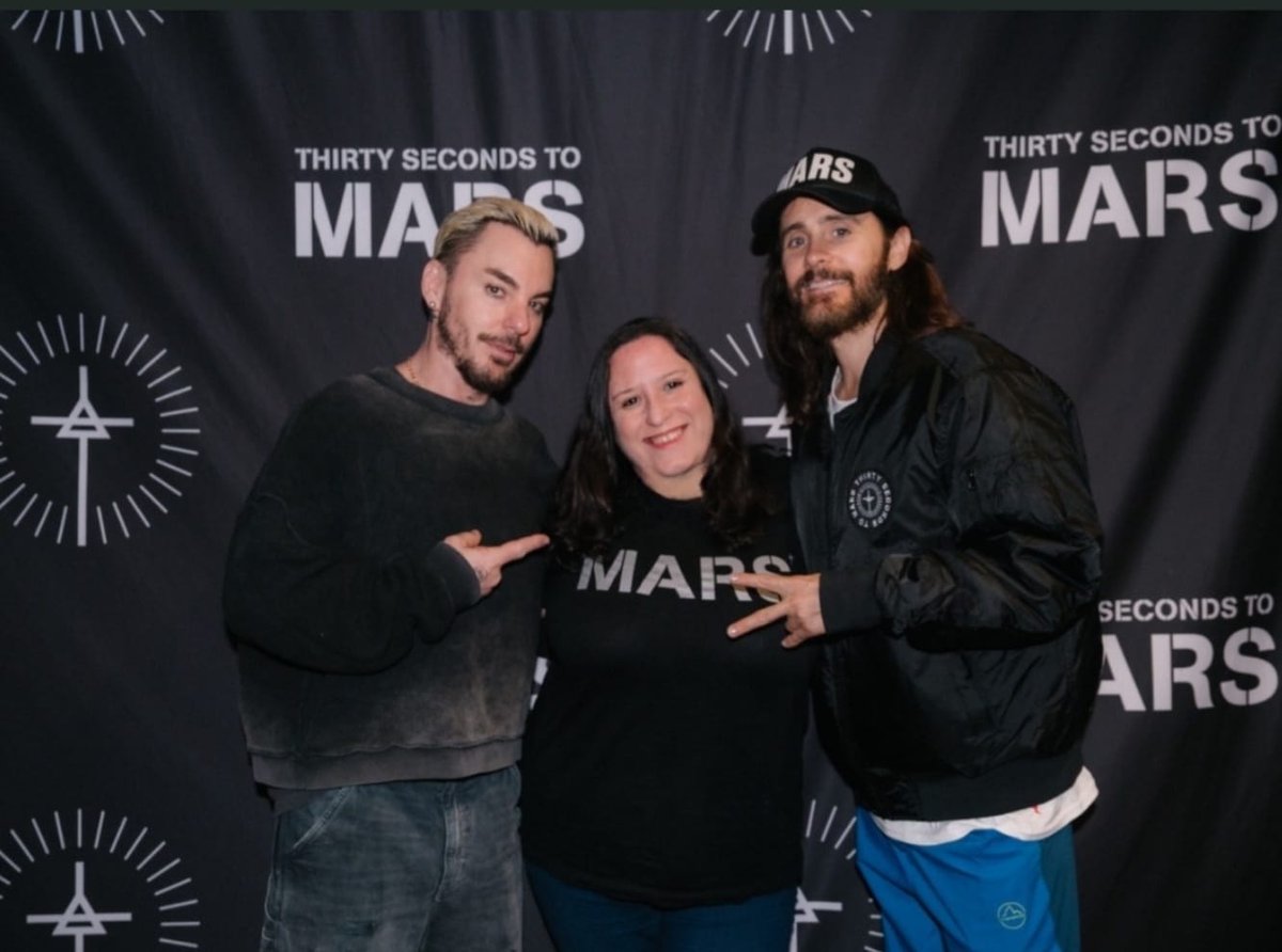 evacichon's tweet photo. Me & my boys @JaredLeto @ShannonLeto #MarsVIP https://t.co/gU0NVnCh4J