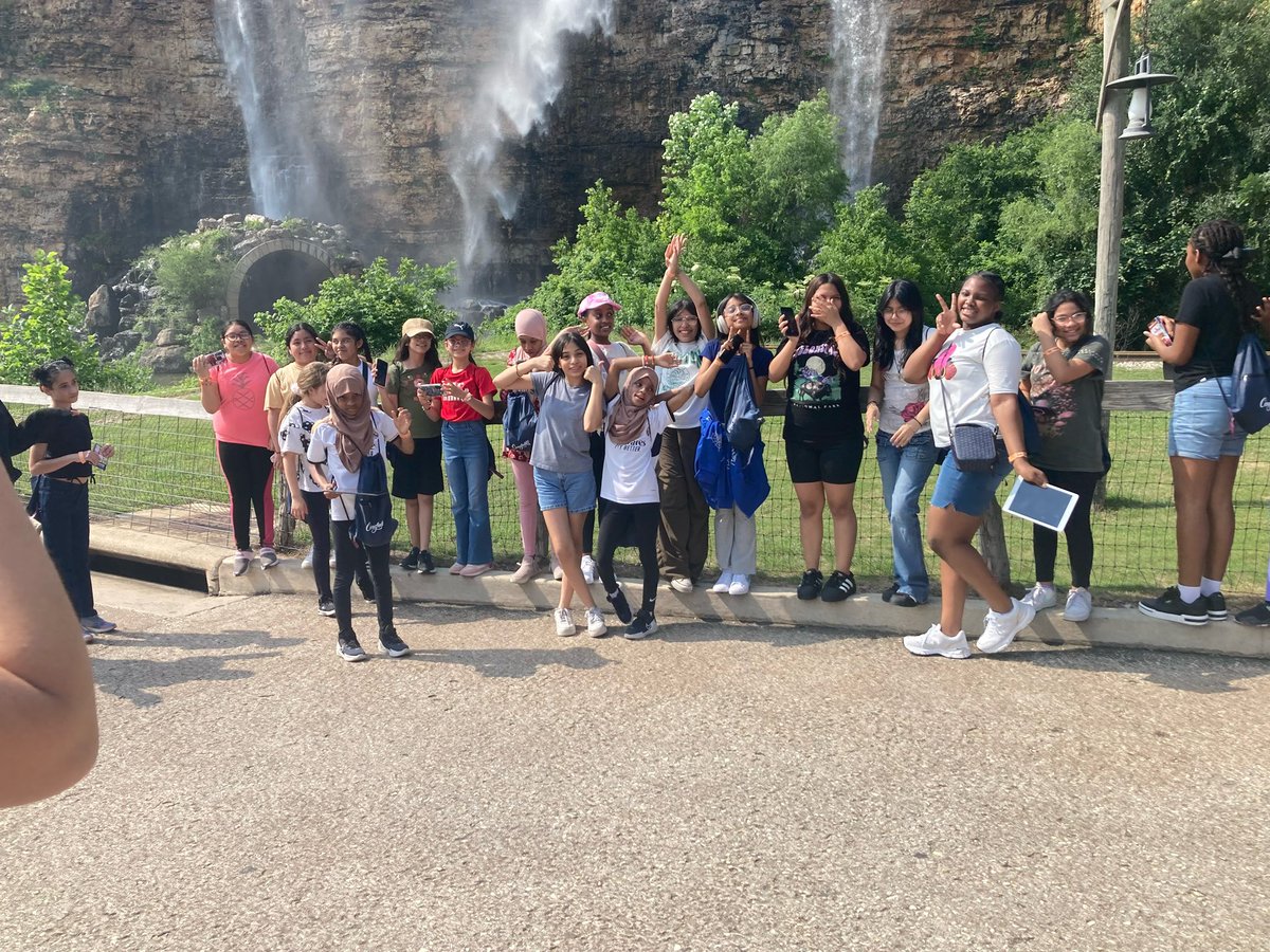 Janet_E_Romo's tweet photo. Bittersweet day saying goodbye to our 2023-2024 5th grade class. We are going to miss them all. A few weeks ago we celebrated them with a trip to Six Flags. @CunninghamHisd https://t.co/6TJAL98ukh