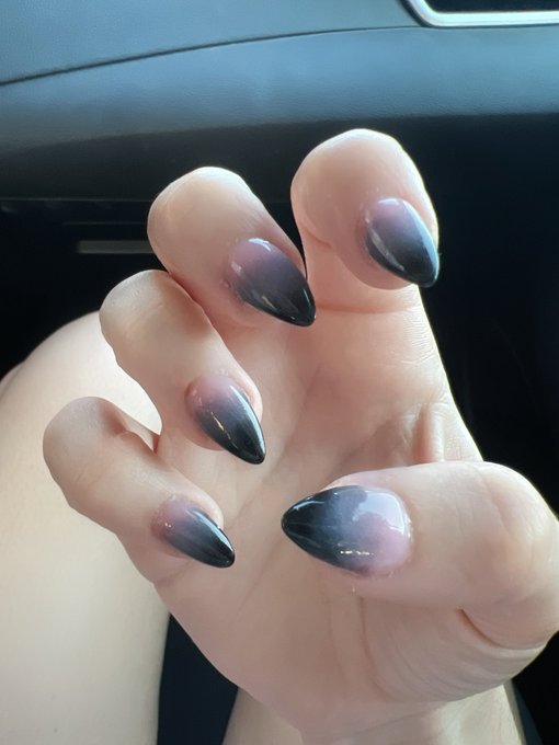 New nails for my music video shoot this weekend hehehe https://t.co/D9AvUaY31a<a href="/tag/poorthings"class="tags"><span>#poorthings</span></a>