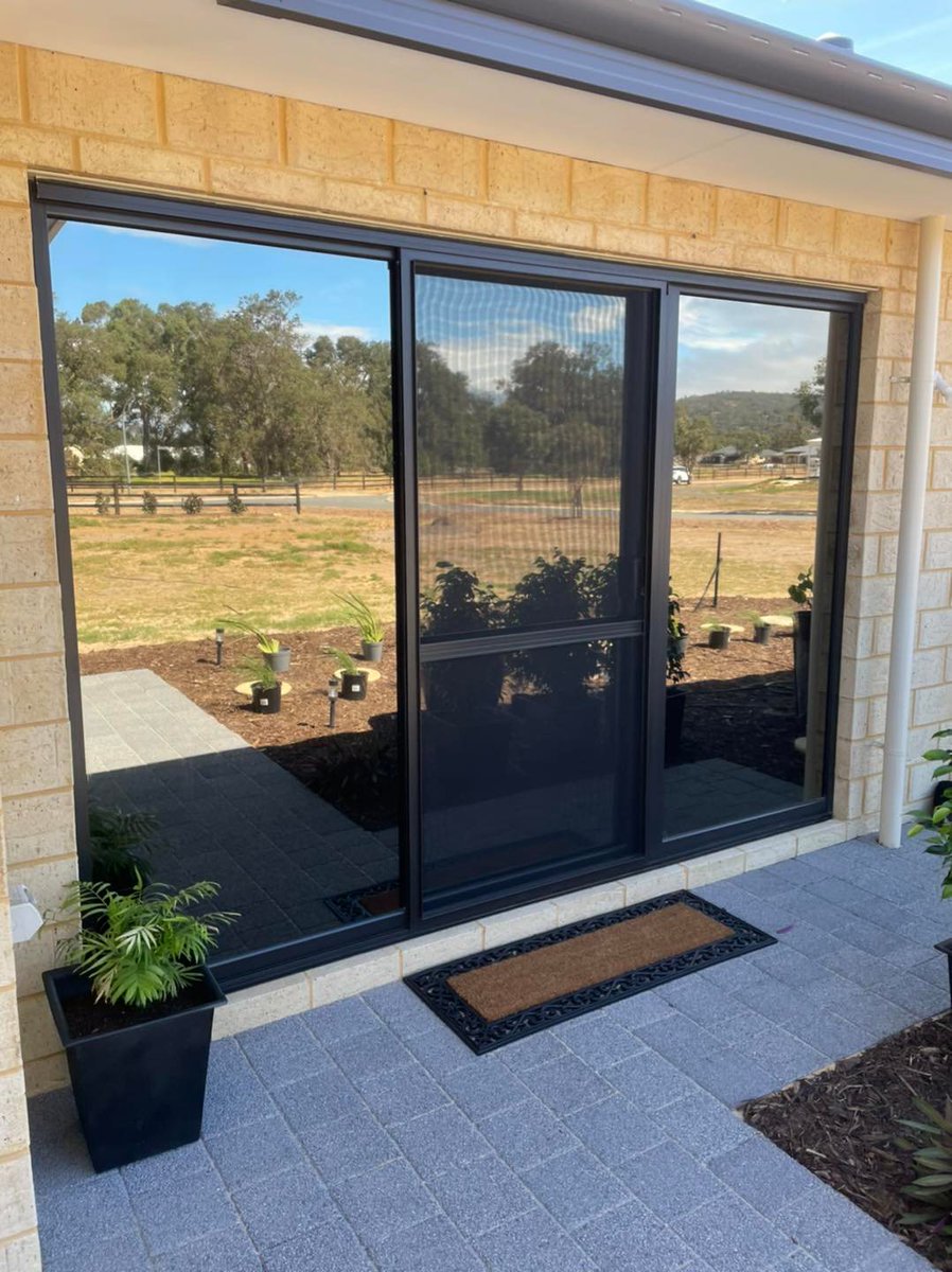 MercyMediaGrou1's tweet photo. Enhance privacy and aesthetics with our window frosting services for industrial and residential spaces, as well as our window tinting services for cars.  

Call/WhatsApp: 0613013437 ☎Email: Info@mercymediagroup.co.za 📧 

#WindowFrosting #WindowTinting #homeart #windowfrost https://t.co/CeupbBXoTG