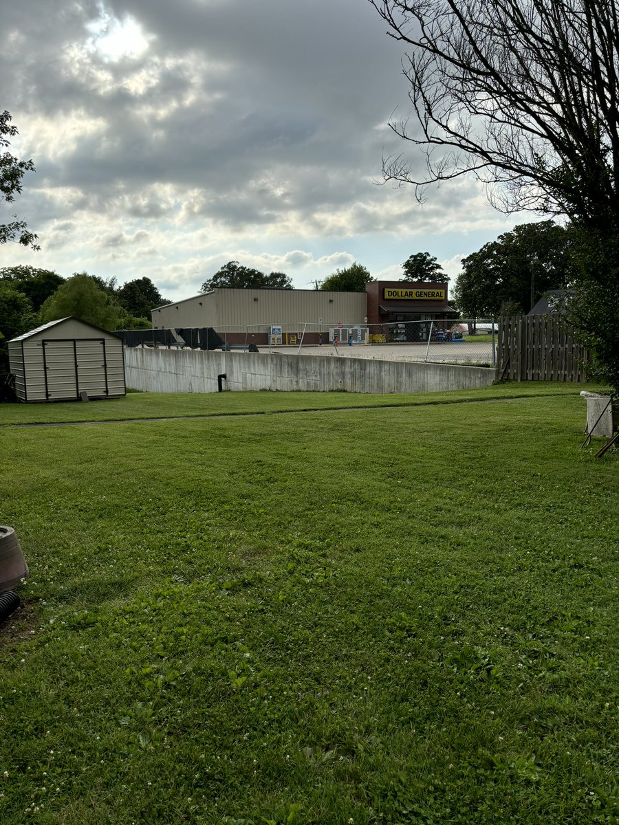 PMHayden53's tweet photo. We really goin to go through this again @DollarGeneral? My daughters are really tired of peering eyes while they are playing in their backyard. So am I. Be a good neighbor for once, please. 
#DGterribleneighbor
#DGdoesnotcareaboutcommunity
#classact
#DG https://t.co/7fB1ROni2j