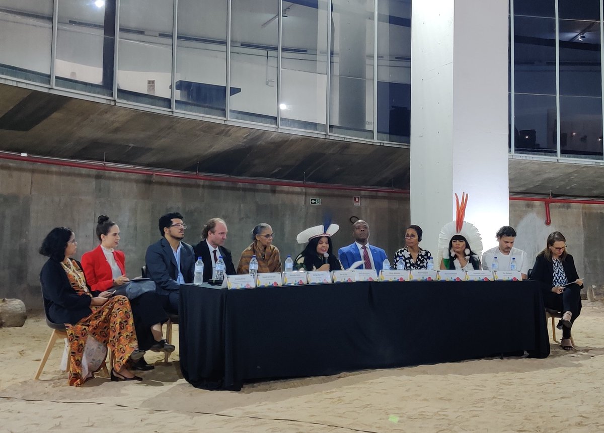 Homenagem a Bruno Pereira e Dom Phillips, com a presença dos ministros <a href="/GuajajaraSonia/">Sonia Guajajara</a> <a href="/silviolual/">Silvio Almeida</a> <a href="/MarinaSilva/">Marina Silva</a> e da presidente da <a href="/CIDH/">CIDH - IACHR</a> .  Além da homenagem, mesa de trabalho com governo, CIDH e representantes das vítimas busca medidas para melhorar a situação do vale do javari
