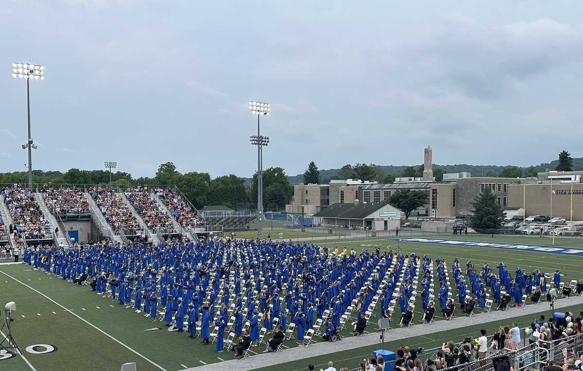 ArlenHarrisSr's tweet image. His mercies renew everyday 🙏🏾 Thank you Lord for allowing me to witness my youngest graduate today! #DEHS #C4L #L33gacy