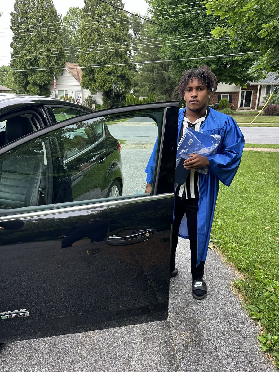 ArlenHarrisSr's tweet image. His mercies renew everyday 🙏🏾 Thank you Lord for allowing me to witness my youngest graduate today! #DEHS #C4L #L33gacy