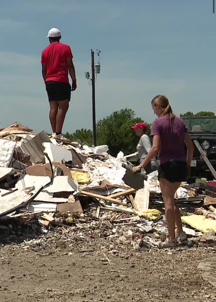 RiversRylie2026's tweet photo. Had an amazing day volunteering as a Ponder athlete to help clean up the RV park at Lake Ray Robert's marina after it was hit by a tornado. So proud to be part of a community that comes together in times of need. #volunteer #PonderProud #communitystrong #FAM1LY @ponderisdlions https://t.co/b1IpKRRnbW