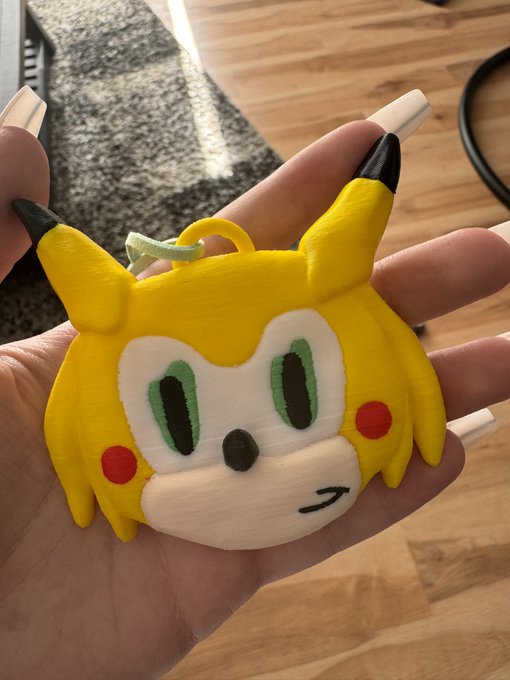 Idk who made this for me or sent it, but thanks I guess? Isn&rsquo;t Sonic supposed to be blue? https://t.