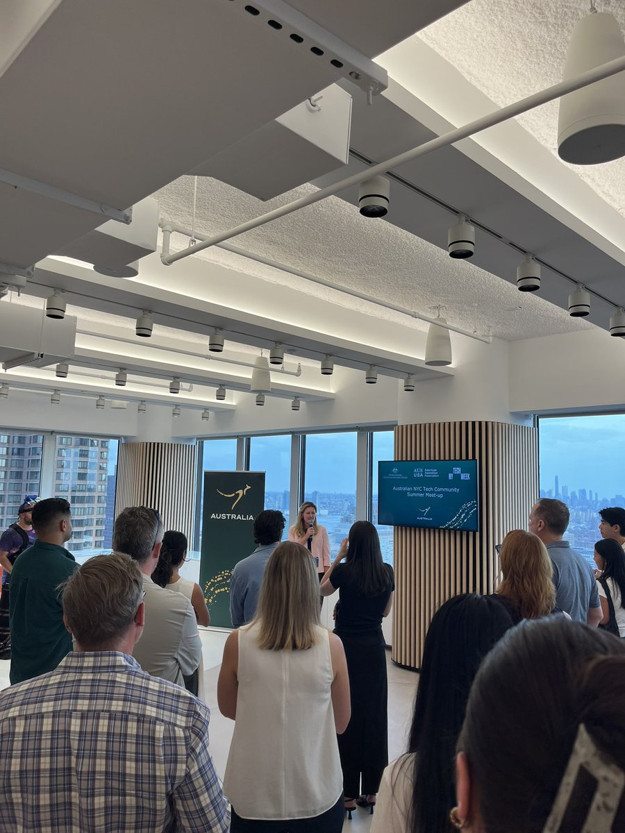 Artesian Partners <a href="/VickyLay_/">Vicky Lay</a>  &amp; <a href="/johnmcartesian/">johnmcartesian</a> with Silicon Valley Bank at @AustradeUSA’s #NYtechweek
summer meet up!
