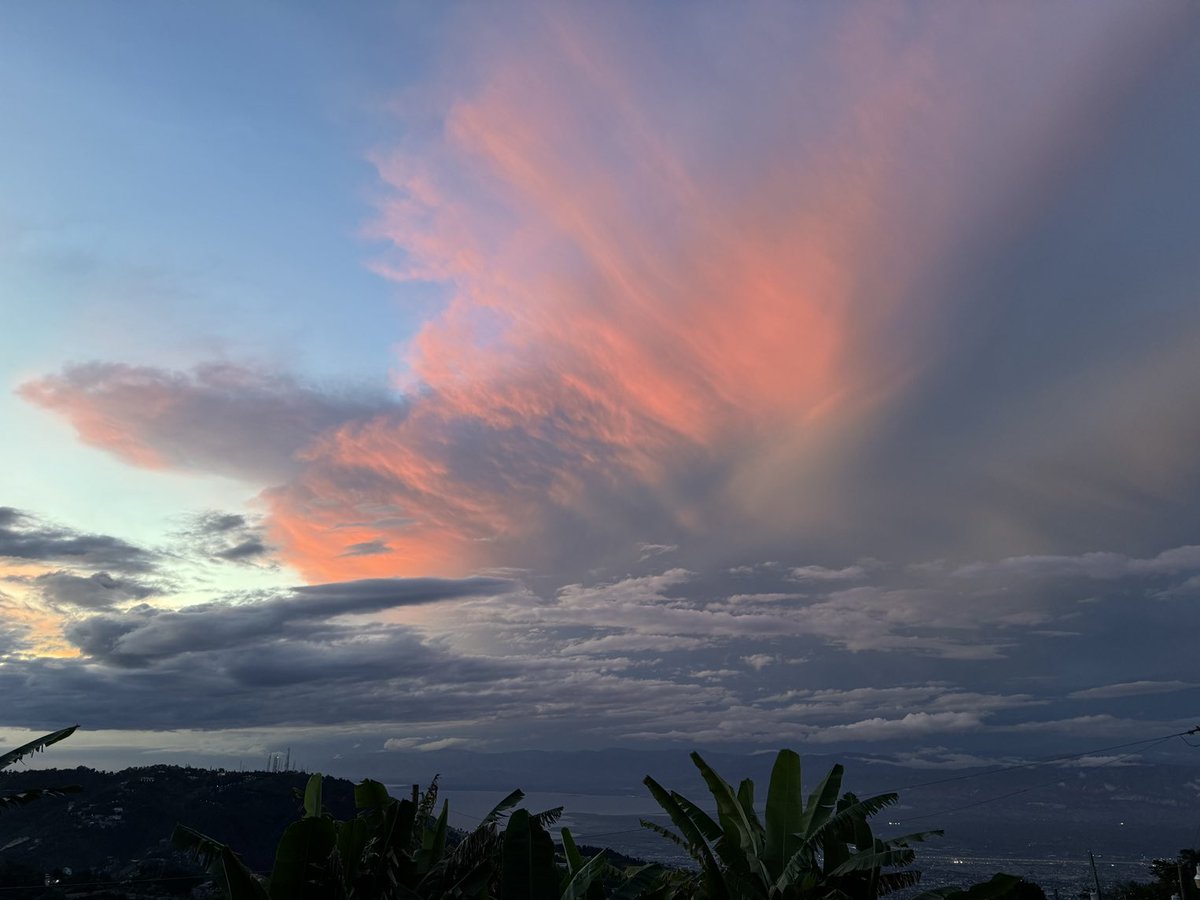 Some striking motives over Port-au-Prince tonight…