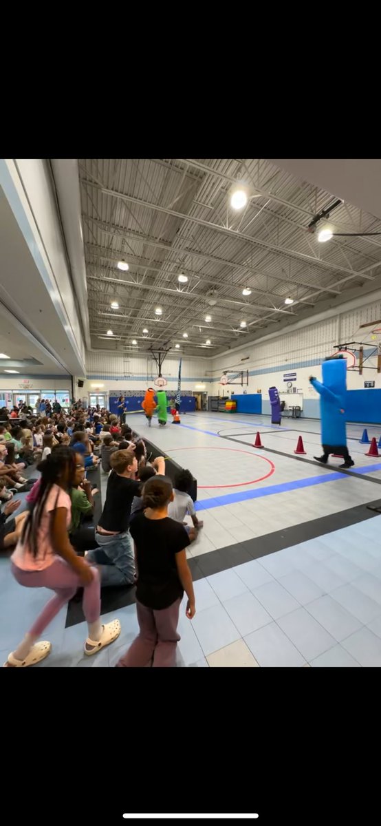 RidgewayESAACPS's tweet photo. Our students won the Great Inflatable Race for their efforts on our Boosterthon fundraiser. It was a close race!!!  #ThisWasNotEasy #BelongGrowSucceed #AlwaysRacing #RESMustangs #WhoWon https://t.co/QOFwxd3vuT
