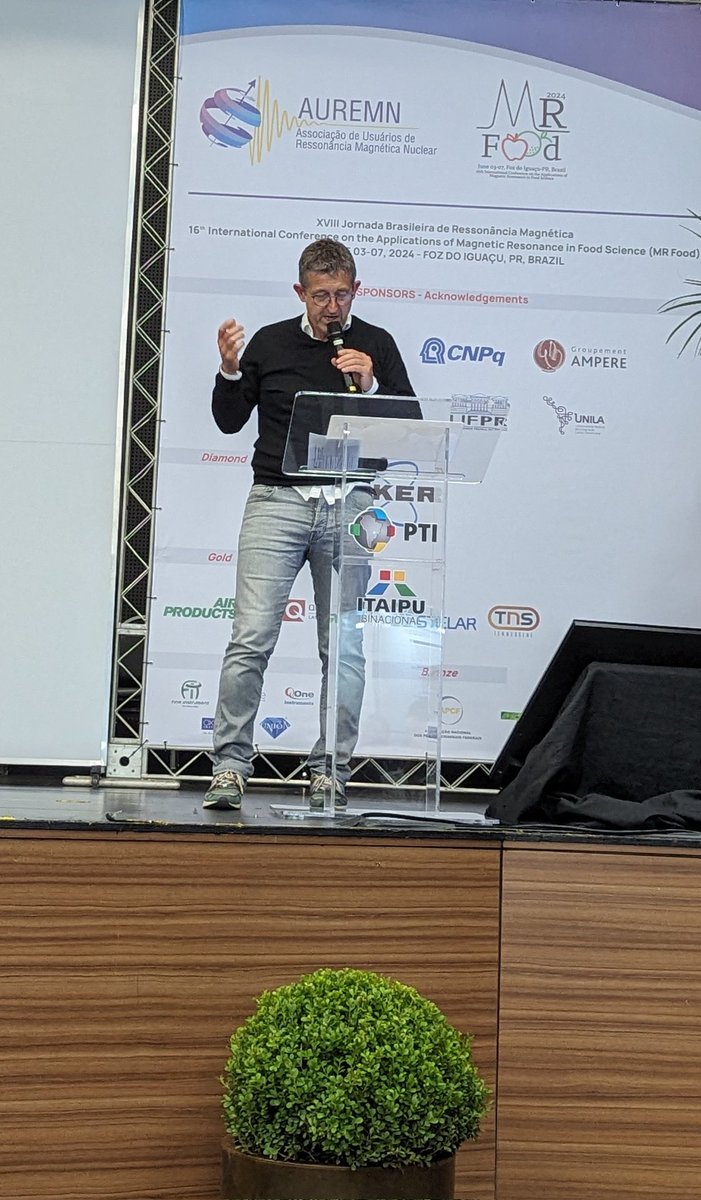 AgroResonance's tweet photo. Jean-Marie Bonny chairing the Multiscale structure Session for the 16th ICAMRFS #MRFood. He introduced @PhilippeCoussot conf. on Dynamic NMR relaxometry and diffusion in hygroscopic porous media. #NavierLaboratory @UGustaveEiffel @INRAE_TRANSFORM https://t.co/RIvRFnkt8r