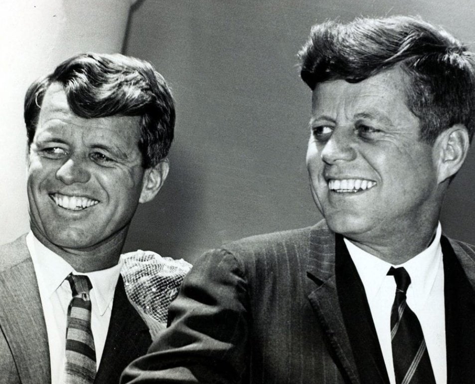 Rfk4POTUS's tweet photo. @BryceMLipscomb @GOP @DNC @RobertKennedyJr Is there any question at this point that @JoeBiden is weaponizing the federal government against the American people?
@SecMayorkas
@BarackObama
@RobertKennedyJr
#ProtectRFKJr #DropJoe https://t.co/d5INh3FXrY