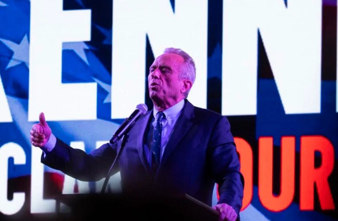 Rfk4POTUS's tweet photo. @BryceMLipscomb @GOP @DNC @RobertKennedyJr Is there any question at this point that @JoeBiden is weaponizing the federal government against the American people?
@SecMayorkas
@BarackObama
@RobertKennedyJr
#ProtectRFKJr #DropJoe https://t.co/d5INh3FXrY