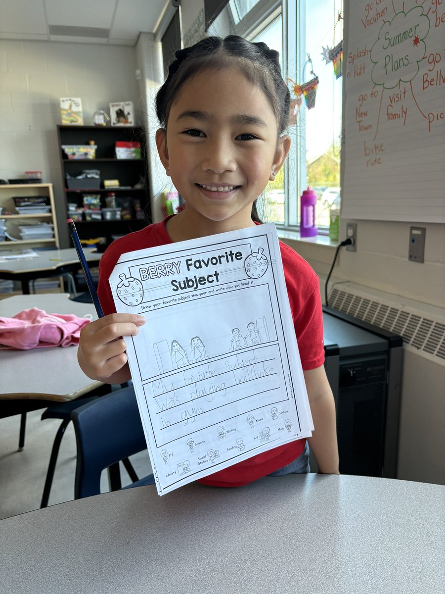 Hard at work on those year end memory books today! ✍️ <a href="/AdmiralsAcad_NL/">Admiral’s Academy Navigators 🏳️‍🌈</a>