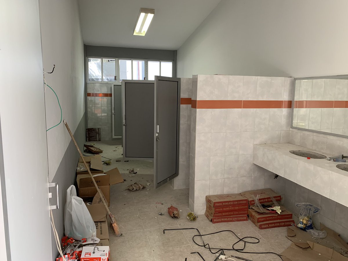 FCQBUAGRO's tweet photo. Una de nuestras primera obras que realizamos la administración 2018-2024c fue rehabilitar los baños, baños dignos que ustedes merecen tanto en el edificio de posgrado como los de la explanada. https://t.co/m5iBBkslAz