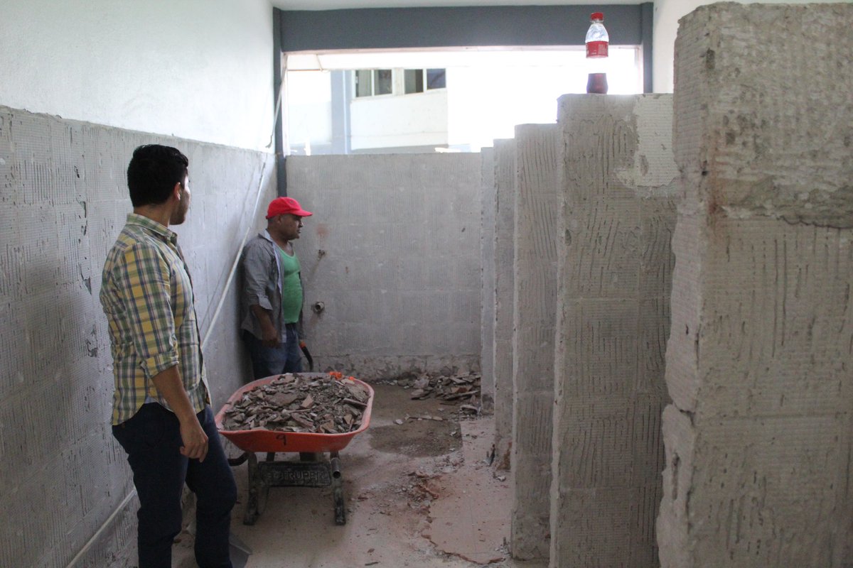 FCQBUAGRO's tweet photo. Una de nuestras primera obras que realizamos la administración 2018-2024c fue rehabilitar los baños, baños dignos que ustedes merecen tanto en el edificio de posgrado como los de la explanada. https://t.co/m5iBBkslAz