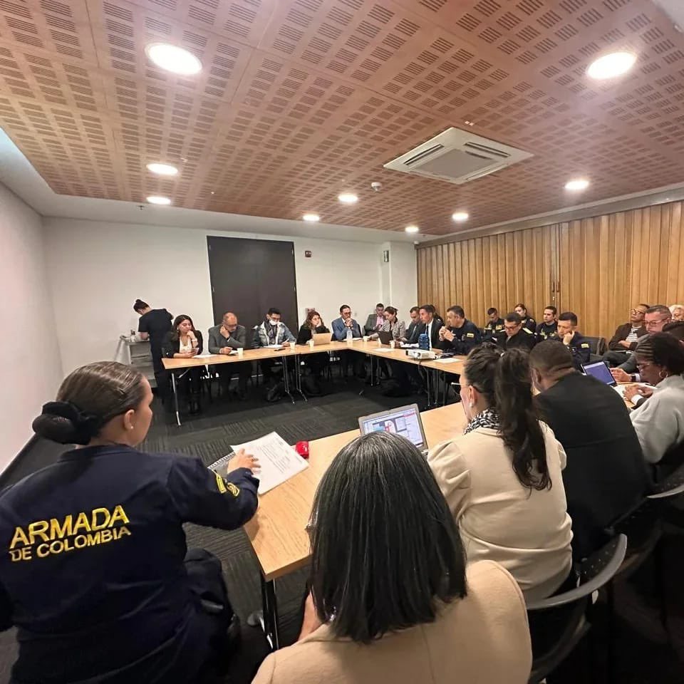 AUNAPColombia's tweet photo. Hilo🧵👇
En el marco del Día Internacional de la Lucha Contra la Pesca Ilegal 🎣🐟 participamos en la Mesa Técnica Nacional de Pesca Ilegal No Declarada No Reglamentada(INDNR) la cual se realiza en la Comisión Colombiana del Océano @ccooceano 
#PescaResponsable
#ColombiaAzul https://t.co/1FPiv4cqiB