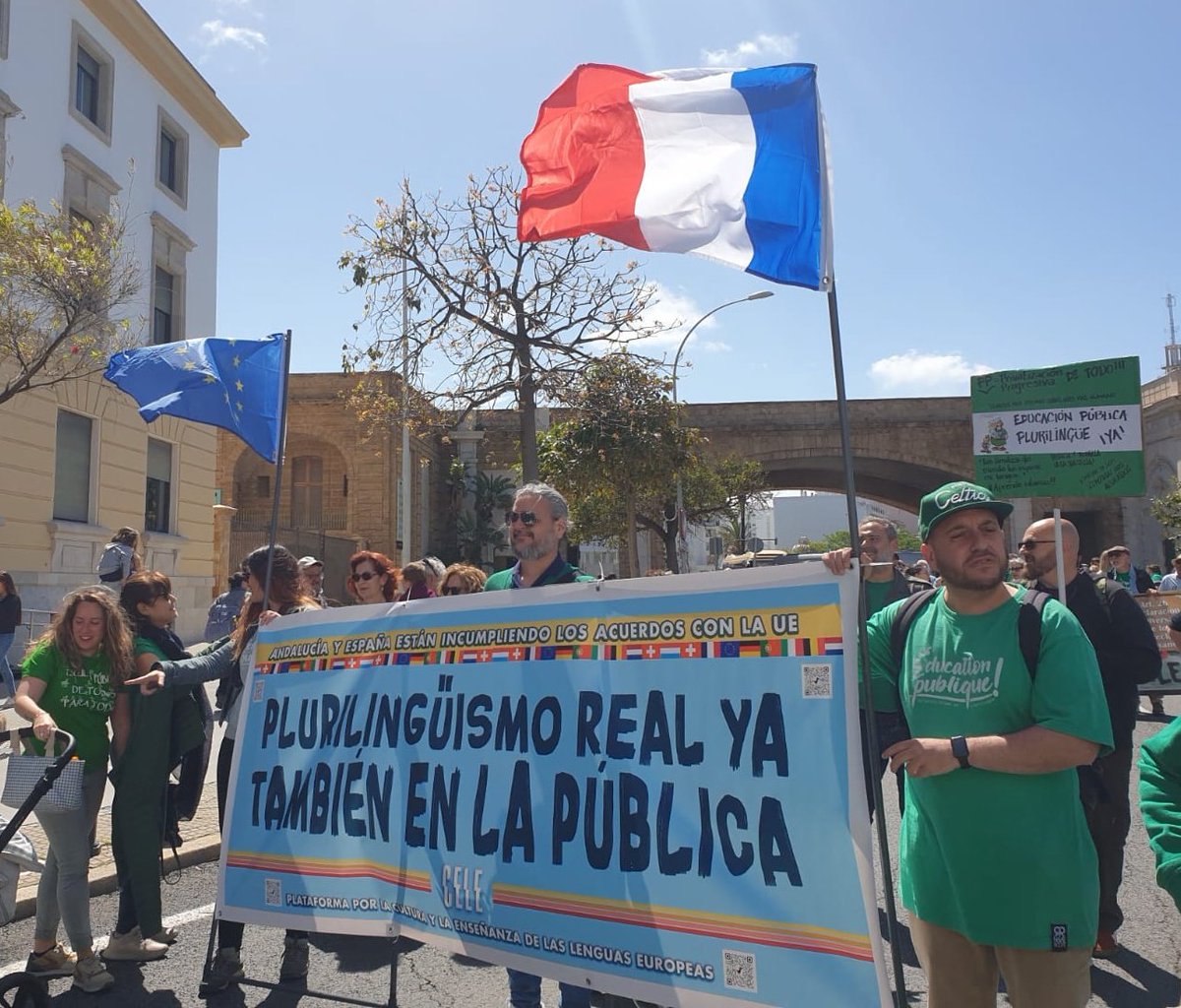 O__1977's tweet photo. Cher M. @JLMelenchon,
Saviez-vous que l'🇪🇦 ne respecte pas les accords signés à Barcelone lors du Sommet franco-espagnol 🇫🇷🇪🇦 2023 en matière éducative? Chez nous le 🇫🇷 (2LV) disparaît du système public éducatif.
🆘Aidez-nous svp! 
+info @plataformacele 
plataformacele@gmail.com https://t.co/8nzJomNSZ4