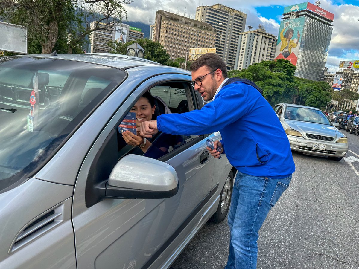 jeancapozzig's tweet photo. Edmundo pa’ todo el mundo🌏 

Recorrimos las calles de Baruta, Conversando con los ciudadanos sobre la importancia de participar en las próximas elecciones del #28j 

¡Viene Un Nuevo Tiempo para Venezuela! 🏠💙 https://t.co/wtSK7uxirr