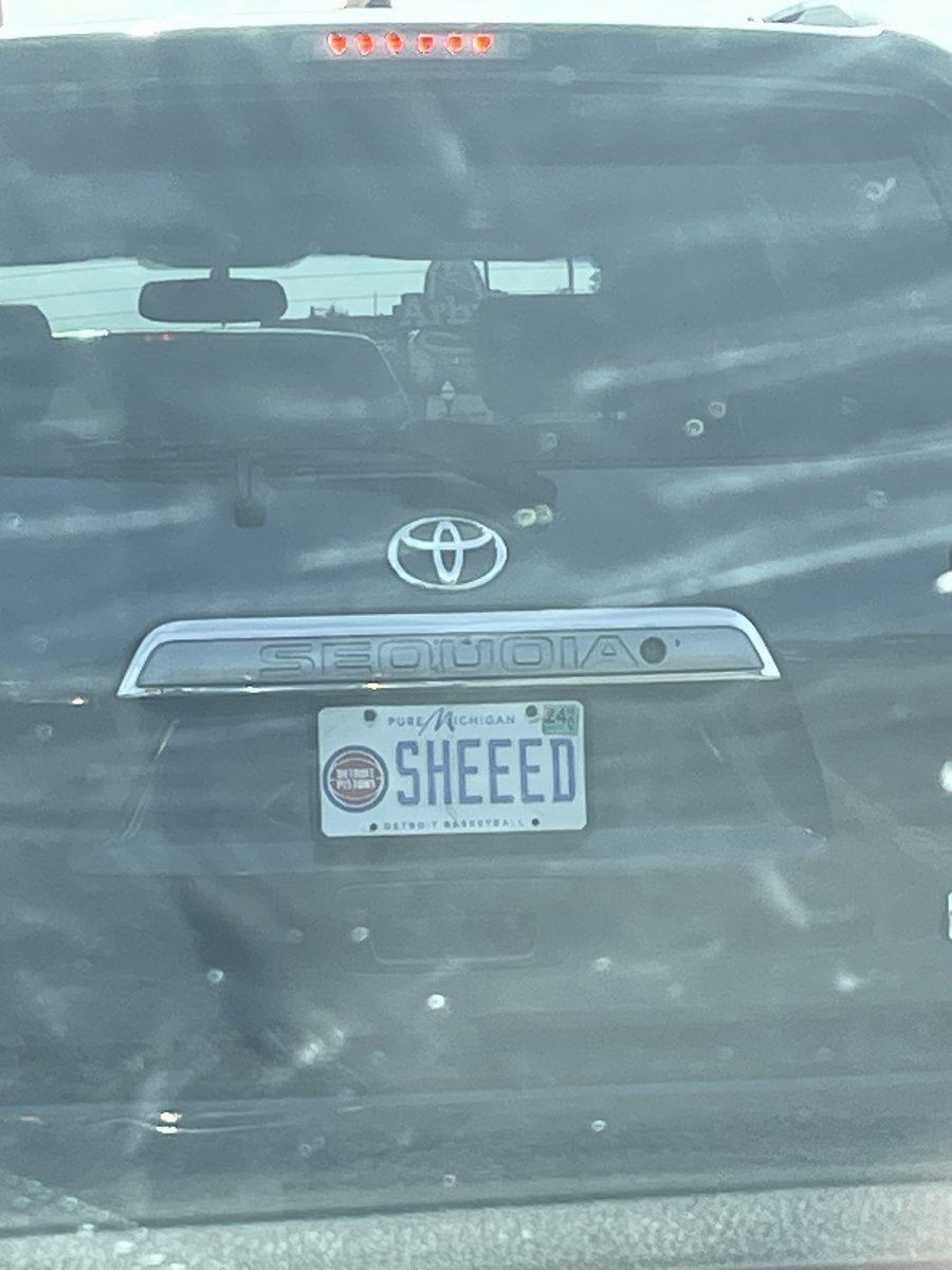 matt_and_stuff's tweet photo. license plates from my morning commute https://t.co/sLO9BvegmE