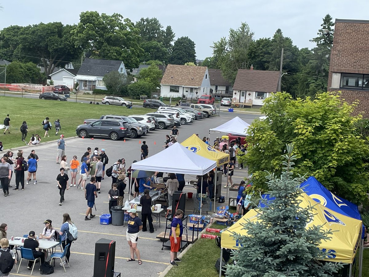 HelenTATh's tweet photo. Ramapalooza Fun at Kenner CVI and Kenner Intermediate! #Ramapalooza #CommunityMatters @kprschools https://t.co/rXYLAxwNDr