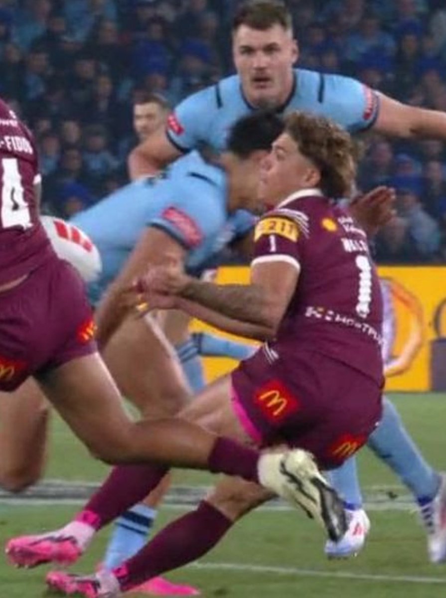 NRLSilverback's tweet photo. Bias aside, let’s analyse this tackle per the NRL rules. 

Mitigating factors include the tackler:
- bent at the knees/waist and ball carrier rapidly loses height ✅
- attempts to change height ❌
- immediately releases ball carrier ✅
- indirect head contact ❌

Not a send off. https://t.co/8LmgY5a1iG
