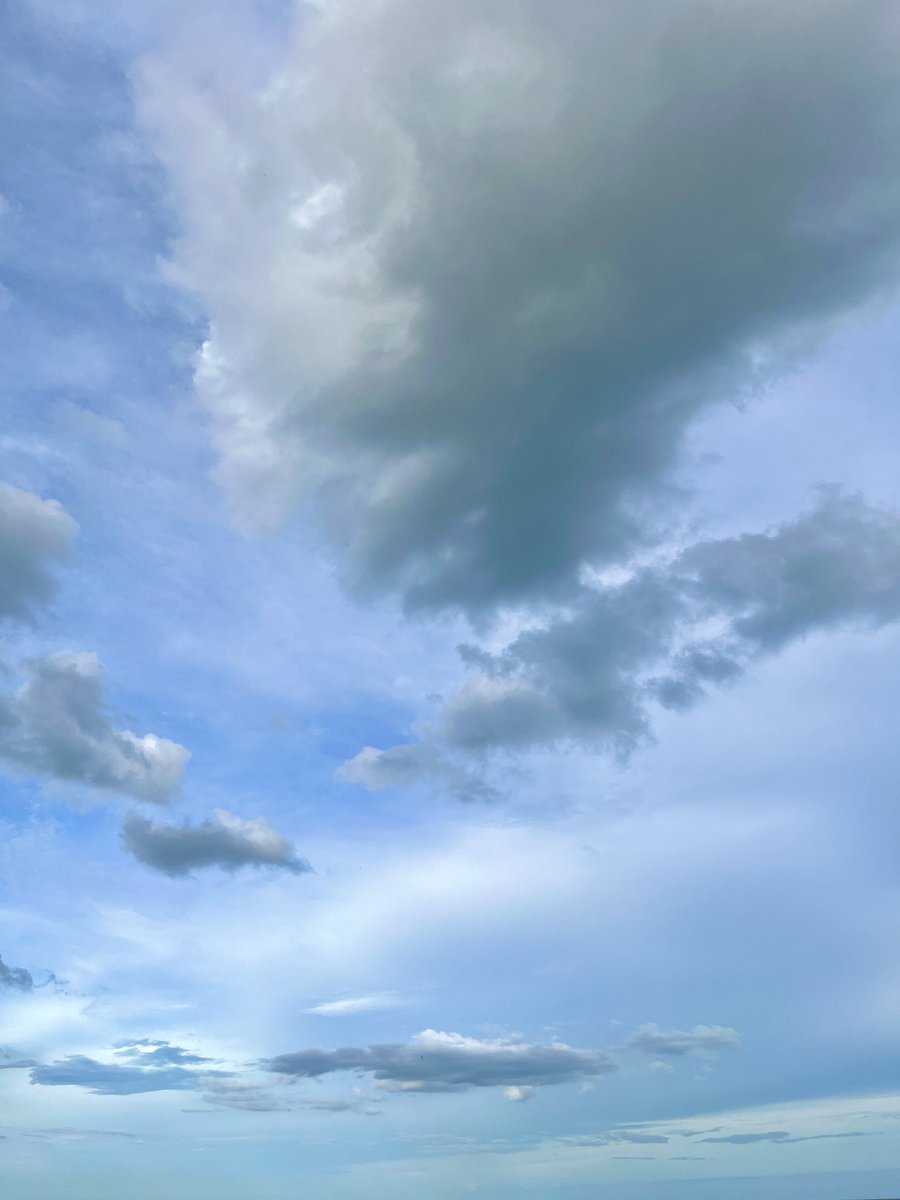 arab_thewind's tweet photo. 240605 | تحديث حساب تويتر الأعضاء:

[#ثاناتورن] رؤية سماء اليوم ذكرتني بِويز كثيرًا~ ☁️🍃 جميلة حقًا صحيح؟ 
هيهي https://t.co/F5v82Lvtzt