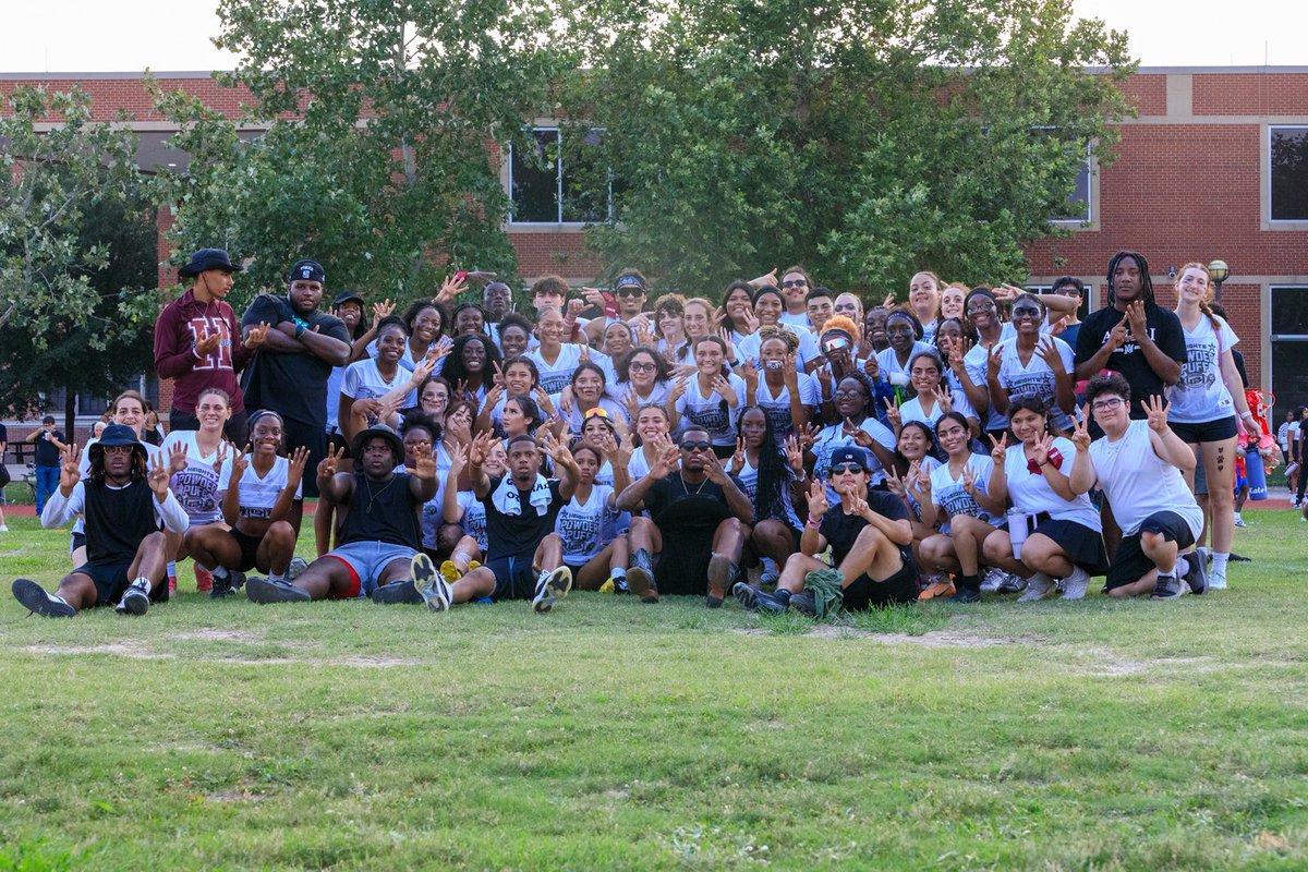 BC10___'s tweet image. Grateful to coach these amazing women athletes to victory and just the overall experience #powderpuff #seniors
@FrankM033 @lilnick045