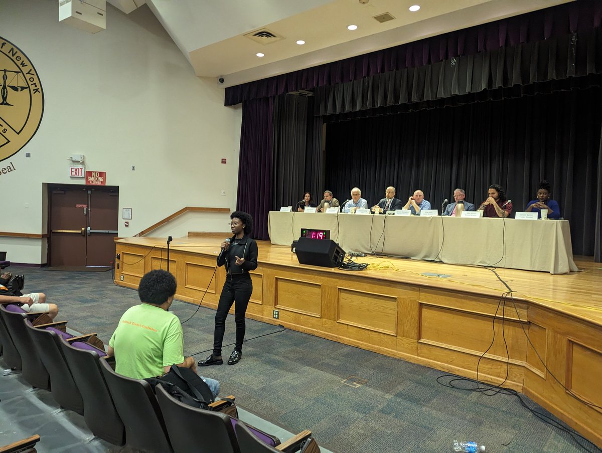 HOPE_organizers's tweet photo. Halfway through #RGB's BK public hearing and HOPE is seated and ready to testify #RentRollback!
The board says they want facts? In NYC in the last 30 years year landlords' income went up 10.4% but in Brooklyn their income went up 153% - but we're getting buried in rent increases https://t.co/gUlzEWG0Y1