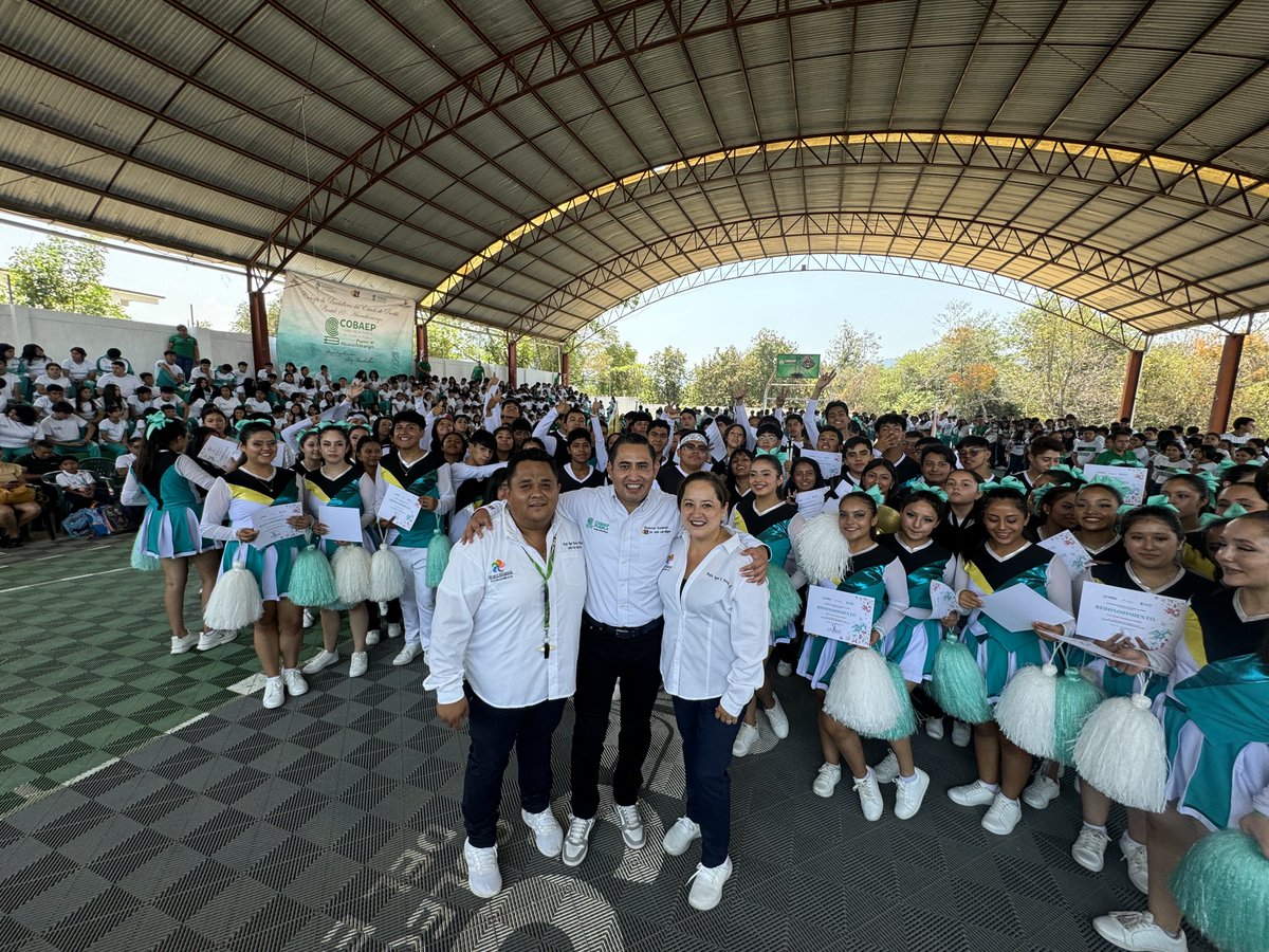 JoseLuisNajeraM's tweet photo. Soy fan de Tigres P-10 #Huauchinango Marching Band

Mira.
Hoy les reconocí por su dedicación y entrega. Lo han dado todo en el concurso de Marching Band, dejaron el alma y el corazón en el #desfile del #5demayo
Enhorabuena son un #orgulloCobaep https://t.co/yhUpK03ZgN
