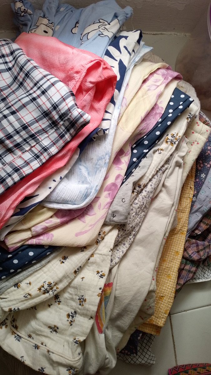 Raraaaaa___'s tweet photo. Haloo kaa, akuu mauu update adaa stokk baru sekitar 67pcs ditambahh masih ada beberapa baju bobo/celana bobo/daster/baju dinas yang msh avail siapa tau msh ada yg minat✨. Hargaa msh dr 10rb-45rb ajaa , dom tangsel bisa free ongkir lwt oren 🍊. Siapaa yang mww di tag !? 🤍🌷 https://t.co/j4jZyAtGDG