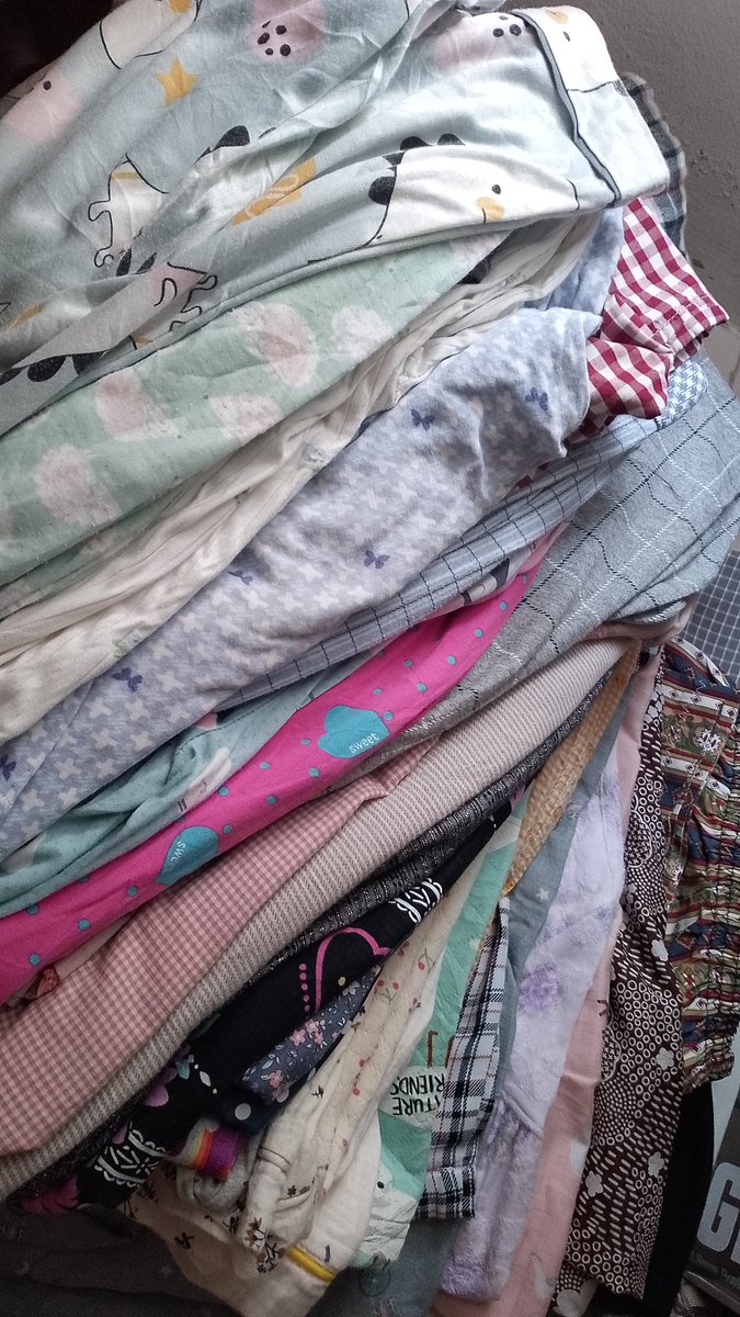 Raraaaaa___'s tweet photo. Haloo kaa, akuu mauu update adaa stokk baru sekitar 67pcs ditambahh masih ada beberapa baju bobo/celana bobo/daster/baju dinas yang msh avail siapa tau msh ada yg minat✨. Hargaa msh dr 10rb-45rb ajaa , dom tangsel bisa free ongkir lwt oren 🍊. Siapaa yang mww di tag !? 🤍🌷 https://t.co/j4jZyAtGDG