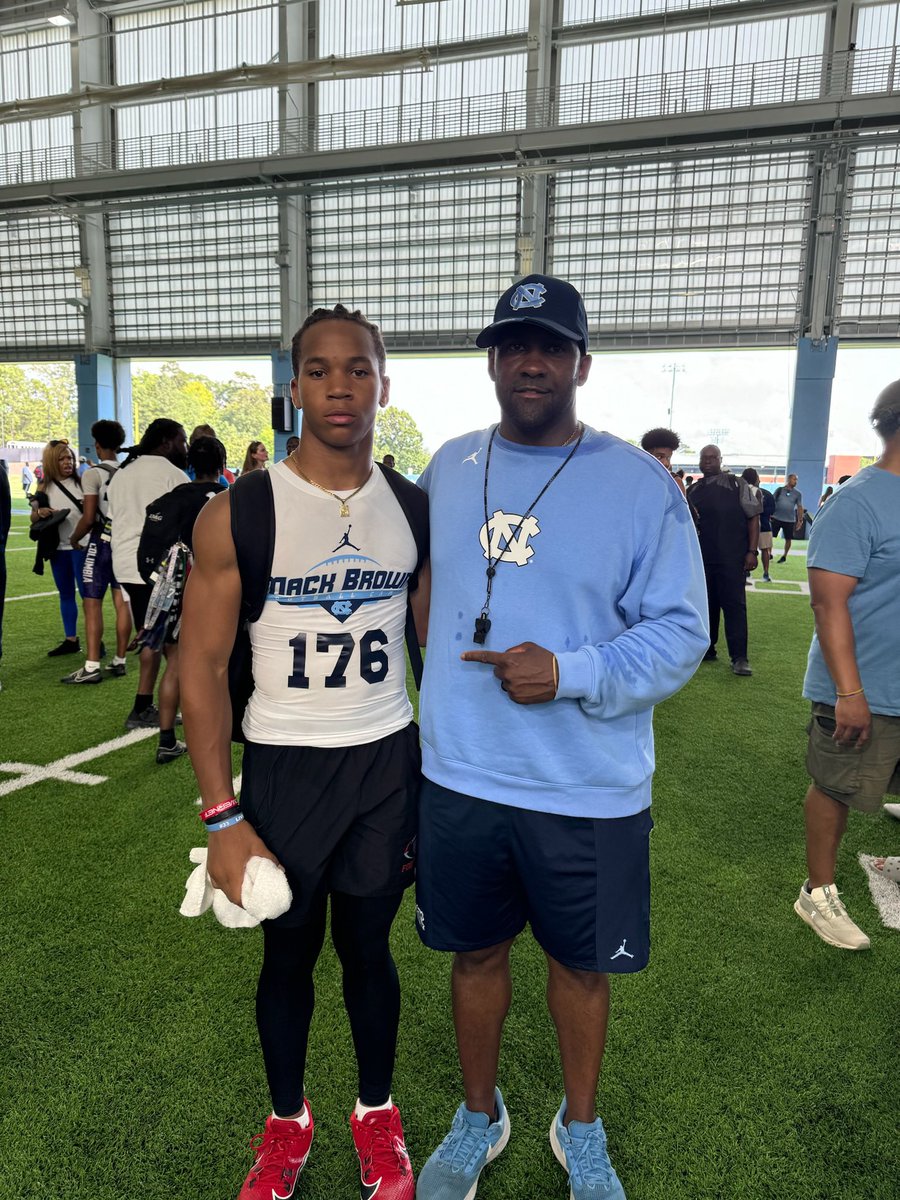 Cpatrick_27's tweet photo. Great camp earlier today at @UNCFootball. Good time talking to coaches and learning different techniques. @alex_marrs @CoachJasonJones @CoachCwarren https://t.co/RkxCiLZtqN