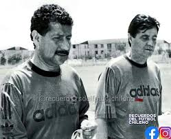 revistaelzorro's tweet photo. "Salah era la parte técnica, el manejo del balón, dominio, conducción, pase, control. Y para llegar a la parte táctica tienes que pasar por esa base. Mirko era lo táctico, dominio del juego, competición, estrategia. Se hilvanaron esas dos partes"
Eddio Inostroza #ColoColo91 https://t.co/QC5sbB6KOi