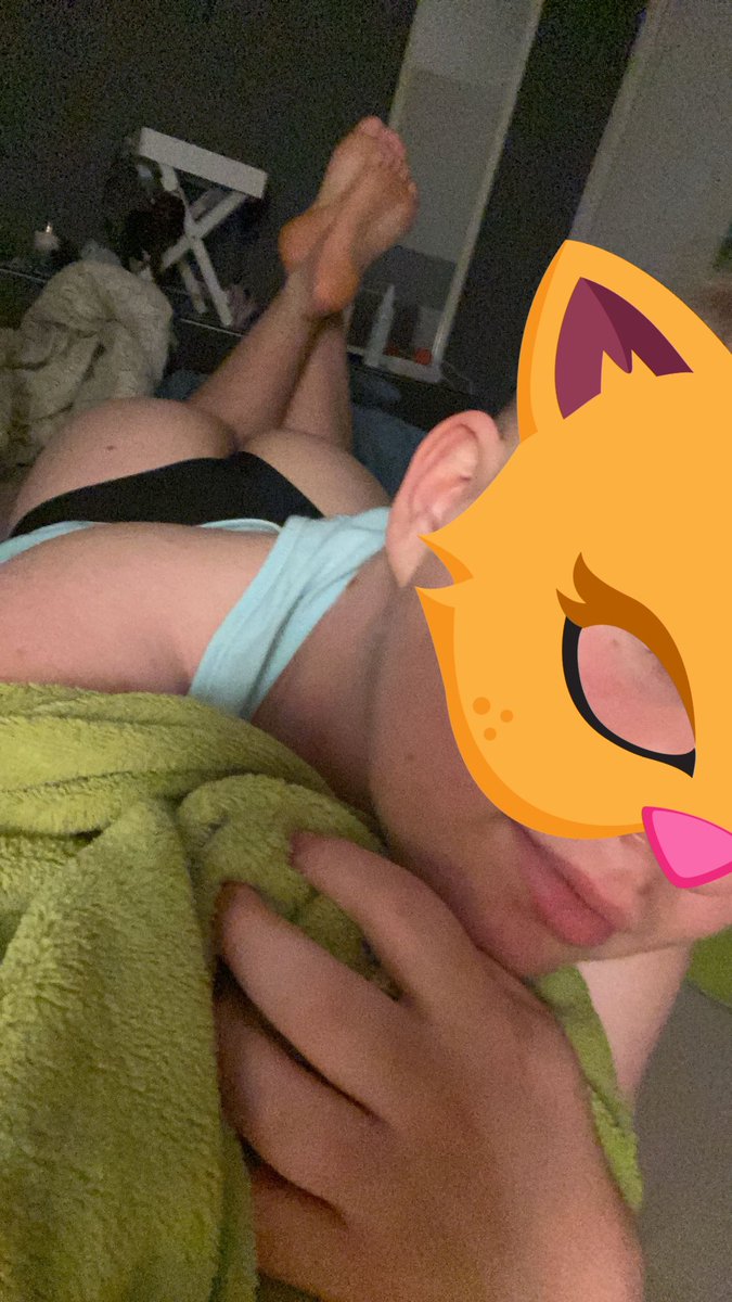 queergod18pluss's tweet photo. Doing booty wiggles and watching Tinker Bell cause no one wants to fuck me tonight✌️🐾 https://t.co/u6AQbZy2Ta