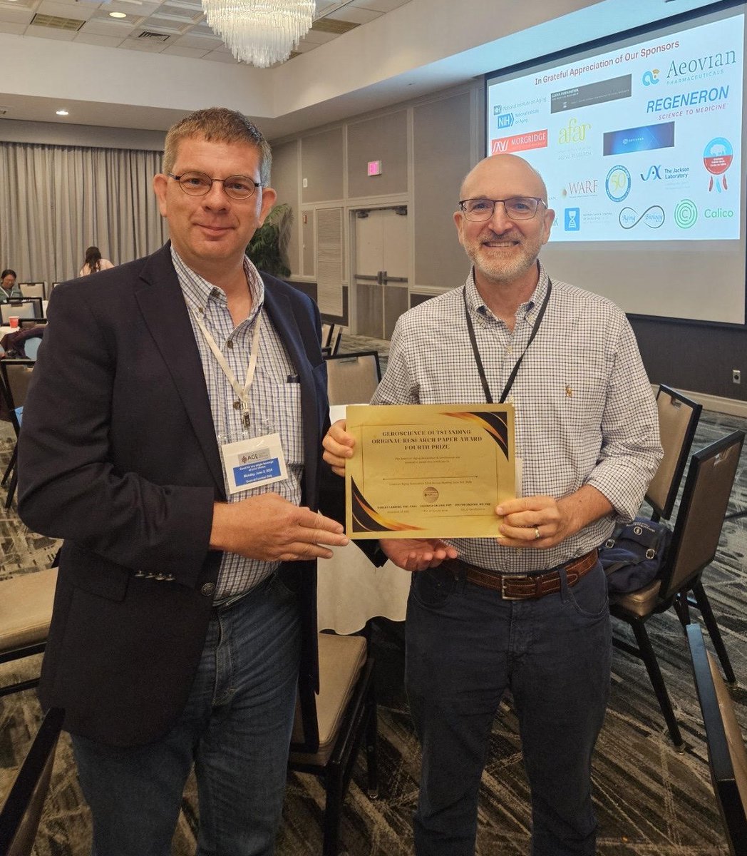 Daniel Promislow, the leader of the <a href="/DogAgingProject/">Dog Aging Project</a> receives the Outstanding Original Research Paper Award from GeroScience EIC, Zoltan Ungvari on behalf of Emily E. Bray. Congratulations on winning the FOURTH PRIZE! 🎉
<a href="/DPromislow/">Daniel Promislow</a> <a href="/DrEmilyBray/">Emily Bray</a> <a href="/zoltan_ungvari/">Zoltan Ungvari</a> <a href="/americanaging/">American Aging Association</a>