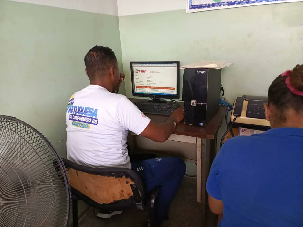 RobinsonPortugu's tweet photo. Misión Robinson 📚✏️ #Portuguesa

#05Jun //  El equipo Regional en revisión y control de los 1X10 de nuestros Misioneros para garantizar la victoria perfecta  este #28J 🗳️  con nuestro Presidente  Nicolás Maduro

#PuebloMaduroEnPaz
@nicolasmaduro
@_laavanzadora 
@Sociabolivarian https://t.co/0d06wQ25HT