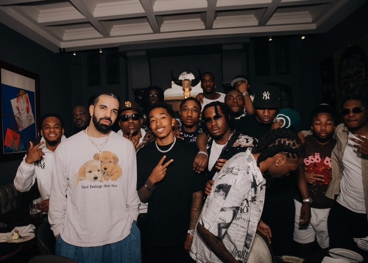 LetsBetcorp's tweet photo. Keep The Family Close 🍀🦉 #Drake #LetsBet https://t.co/qUNQF2pKQ6