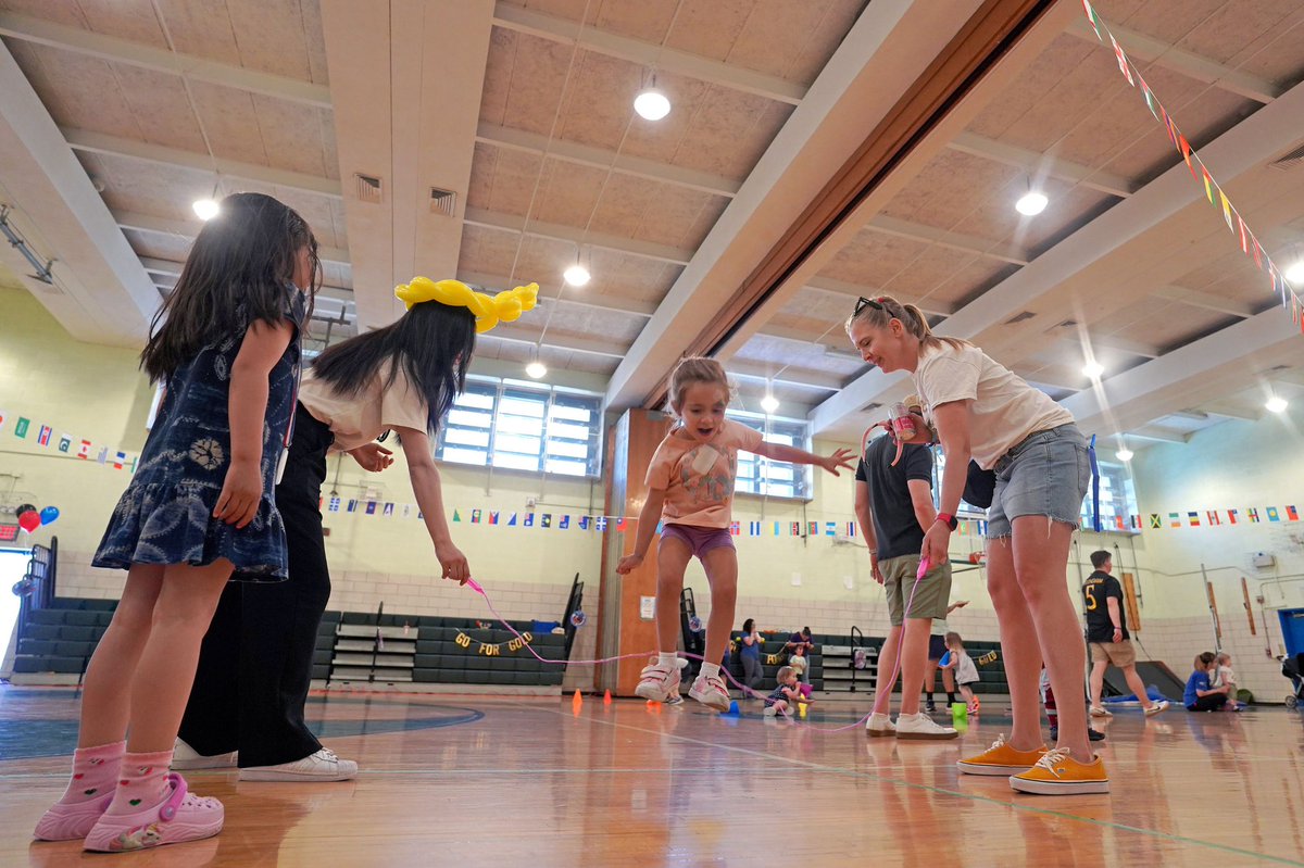 MathforAmerica's tweet photo. This past weekend, we hosted the first annual MƒA Family Day. #MfAProud teachers brought their families together for a fun-filled day of activities and competitions, creating lasting memories as a community through laughter, games, and water balloons! 
Photo Credit: Keith Lau https://t.co/ARkS0sMInu