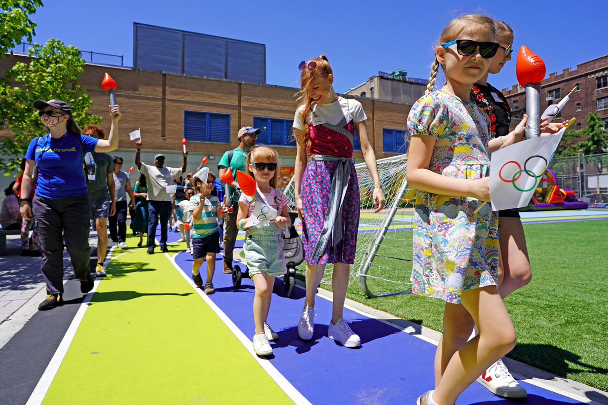 MathforAmerica's tweet photo. This past weekend, we hosted the first annual MƒA Family Day. #MfAProud teachers brought their families together for a fun-filled day of activities and competitions, creating lasting memories as a community through laughter, games, and water balloons! 
Photo Credit: Keith Lau https://t.co/ARkS0sMInu