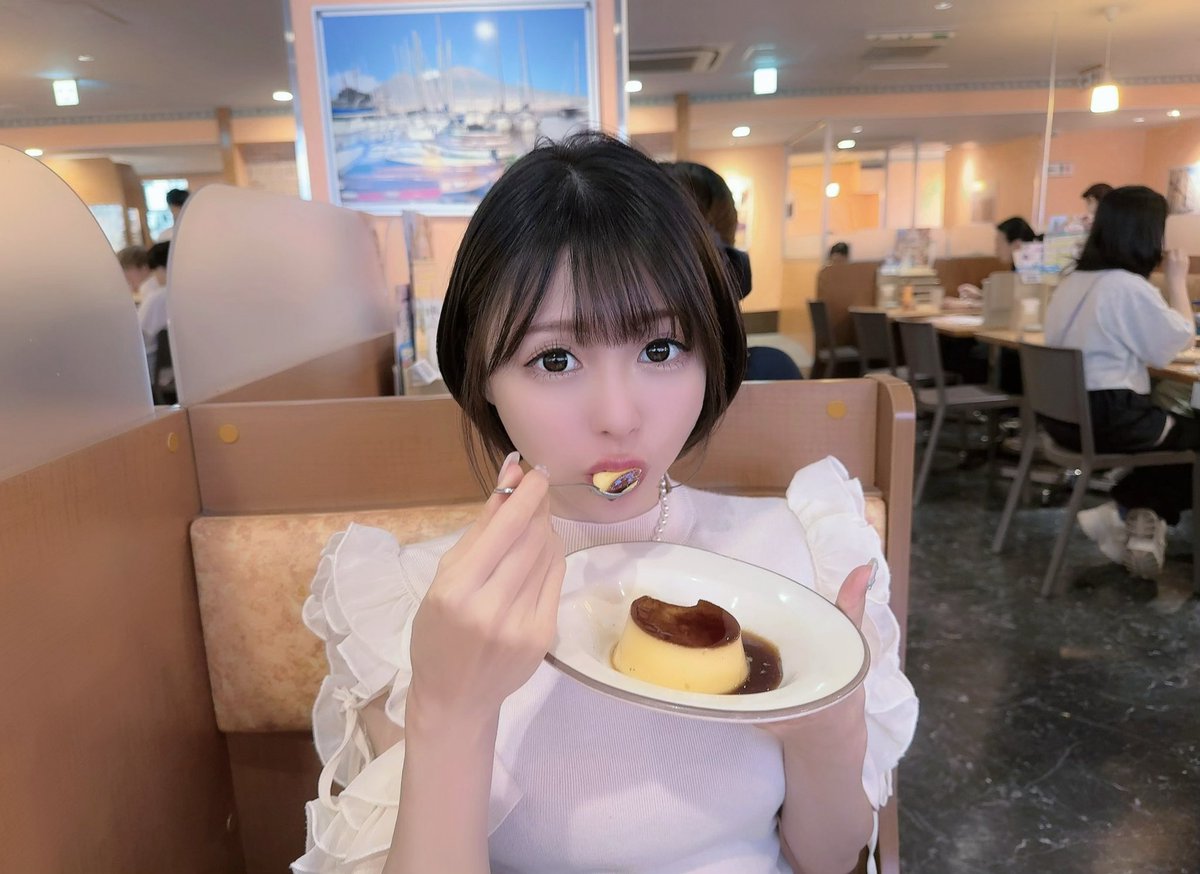 kanaring000's tweet photo. 渋谷のバズってるカリスマさんに
ショートにしてもらった😍
2枚目と3枚目は途中経過で
1枚目と4枚目が完成✂️✨
誰に切ってもらうかで全然違う！
去年ショートにしたばかりの時は
イマイチだったけど今回は大成功🤍 ̖́- https://t.co/WSg9EUUbGX