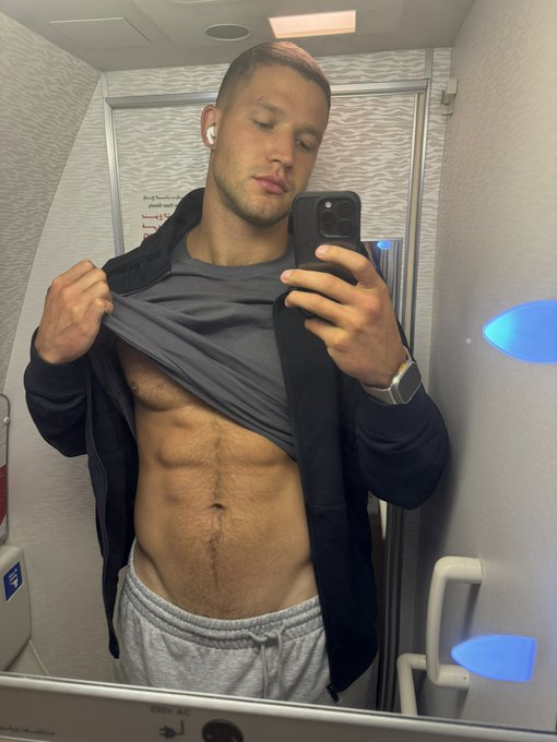 What would we do if we stuck? 😏  https://t.co/CLX7ATosEl https://t.co/jyIia5vaWZ