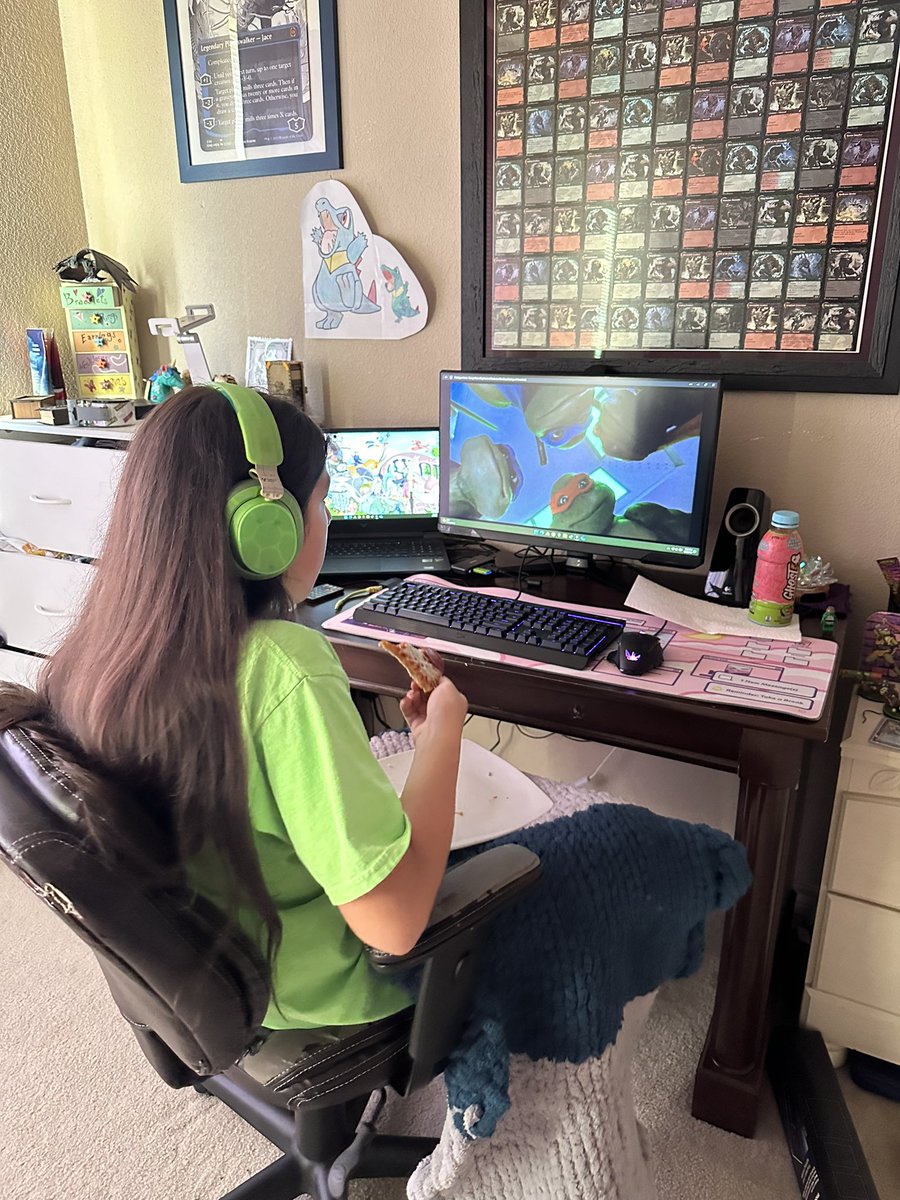 I mean do you get more <a href="/TMNT/">TMNT</a>-y than this? Eating pizza, watching the classics, wearing <a href="/skullcandy/">Skullcandy</a> turtle headphones, a green <a href="/kick/"></a> shirt and the chair looks like her shell 🐢 😄