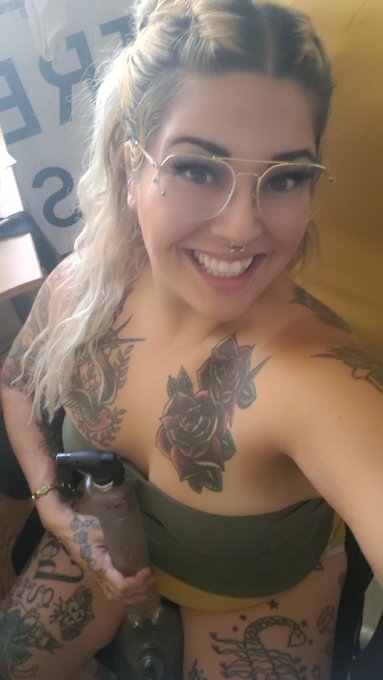 Shiney Quinn’s pics and videos