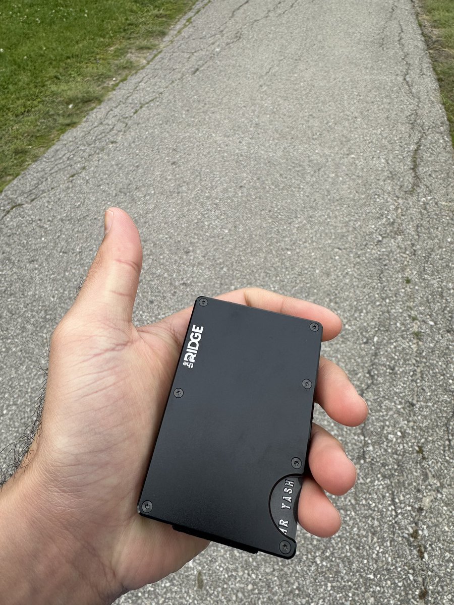 yashh19's tweet photo. Got the rich wallet. Oops, I meant #RidgeWallet! It's so minimalistic, I barely notice it in my pocket. Let's see how it holds up! https://t.co/IFpZNQwfIY