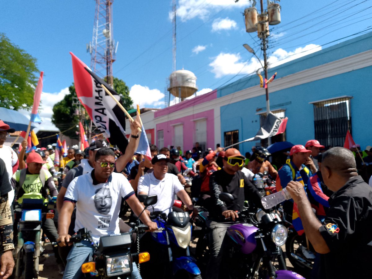 ¡TUPAMARO EN LA CALLE! 

Así nos movilizamos hoy en Ciudad Bolívar a la marcha, en defensa de la paz y la soberanía nacional. 

¡QUE VIVA LA PATRIA!

¡QUE VIVA LA REVOLUCIÓN !

<a href="/NicolasMaduro/">Nicolás Maduro</a>