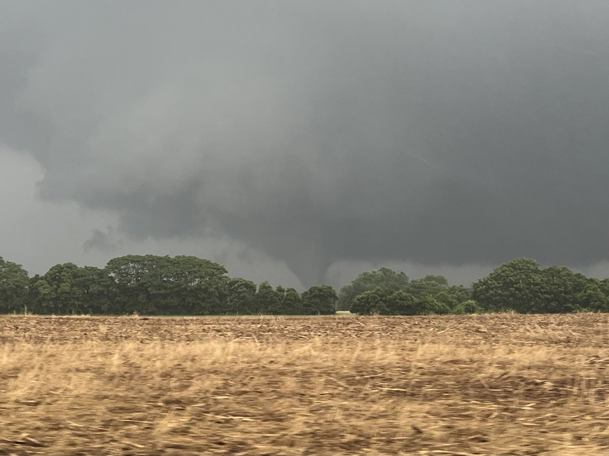 VictorT_Wx's tweet photo. Video of the tornado starting to form southwest of Poolesville at 7:08, and photos from the 20 mins following. My  spotter report to the NWS is what caused the PDS Tornado Warning to be issued! Hopefully people had time to get to safety @MatthewCappucci @capitalweather @MikeTFox5 https://t.co/U35H1ahMwS